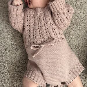 Adorable Knit Baby Outfit!